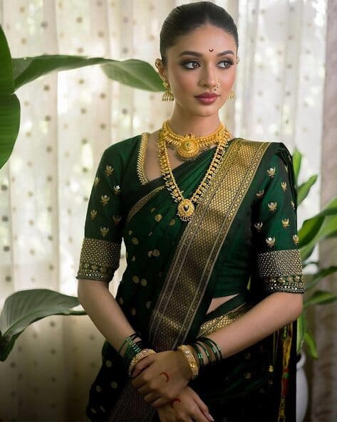 Women Banarasi Woven Saree with Unstitched Blouse Piece