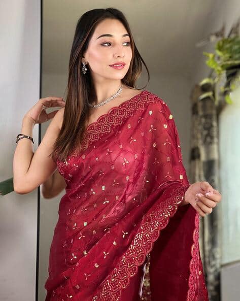 Women Embellished Saree with Sequin Accent