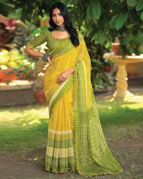 Women Ikat Print Saree with Pom-Pom