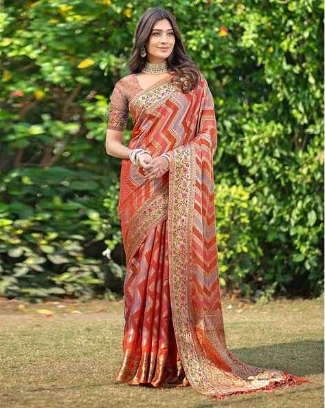 Women Chevron Saree with Contrast Border