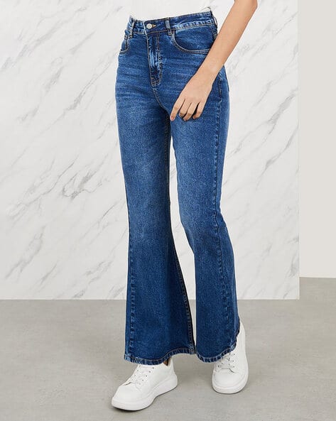 Women Relaxed Jeans with Insert Pockets